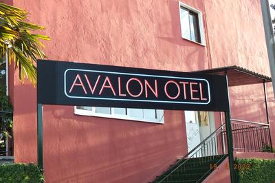 Avalon Hotel