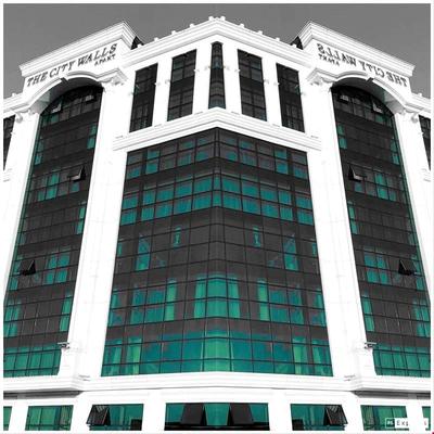 The Ci̇ty Walls Sui̇t Otel