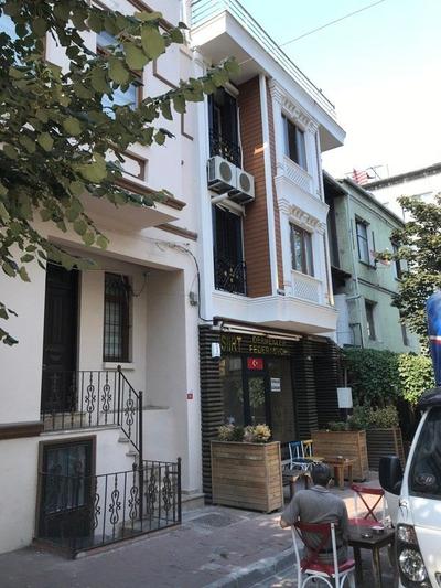 Mutlu Flat
