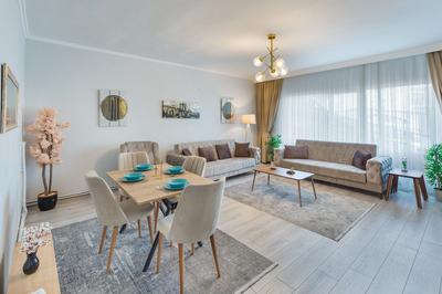 Modern Central 2BR Apt. in the Hearth of the City