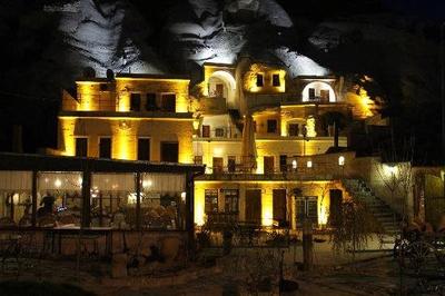 Spelunca Cave Suites