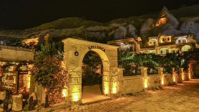 Spelunca Cave Suites