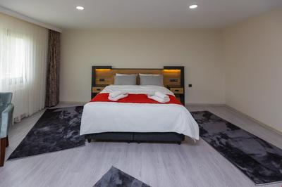 Moonlight Suite Hotel