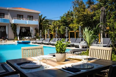 La Piscine Art Hotel