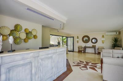 Moonshine Hotel and Suites