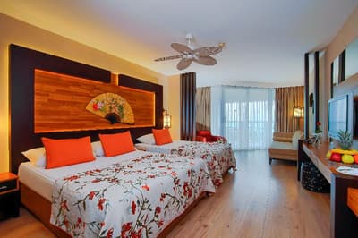 Limak Lara De Luxe Hotel & Resort