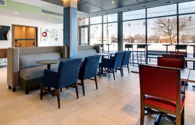 Holiday Inn Express & Suites Galesburg