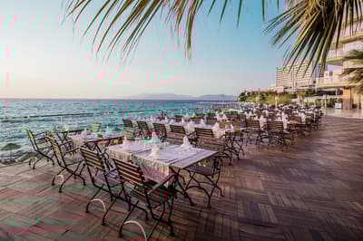 Charisma De Luxe Hotel