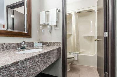 Quality Inn Commerce