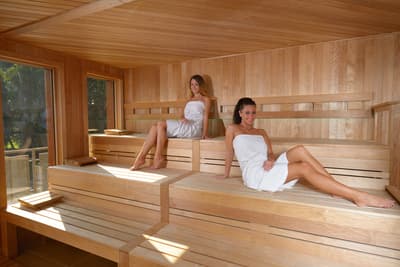 Holiday Beach Wellness Hotel with Sauna Park