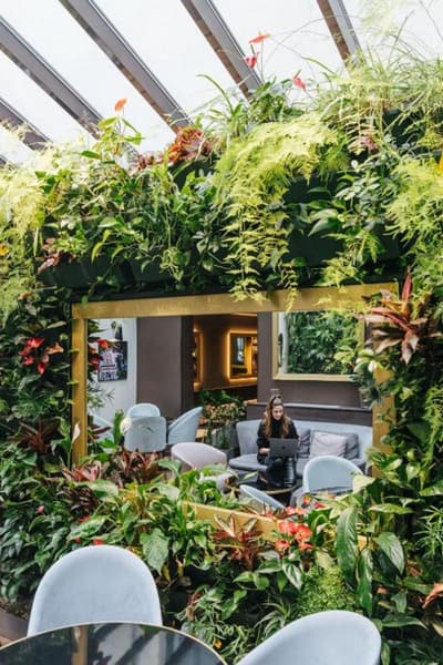 Le Parisis Hotel