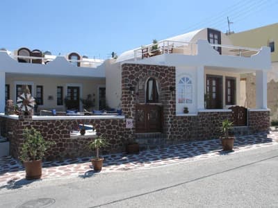 Merovigliosso Studios and Apts.