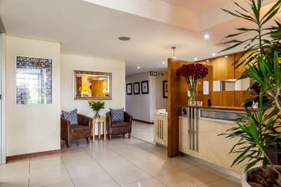 Island Club Hotel & Apartments