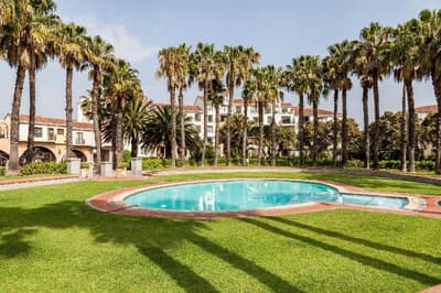 Island Club Hotel & Apartments