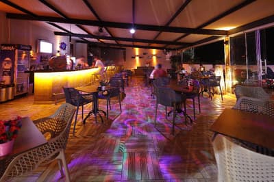 Tropical  Deluxe Suites