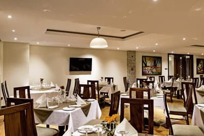 Magna Hotel & Suites