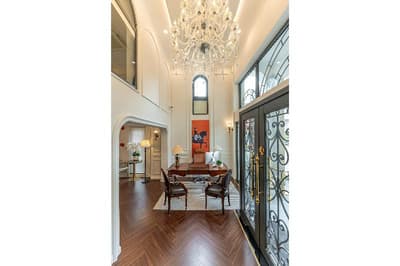 Golden Sun Apartment & Hotel By Zuzu