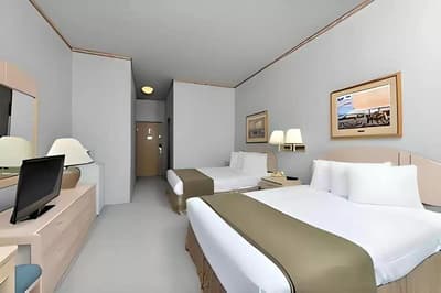 Econo Lodge Inn & Suites