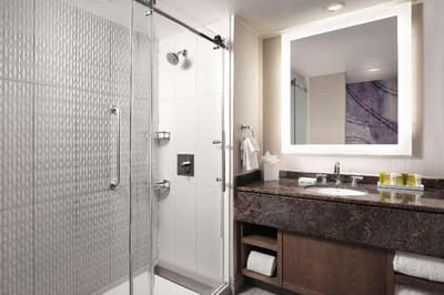 Hilton Long Beach & Executive Meeting Center