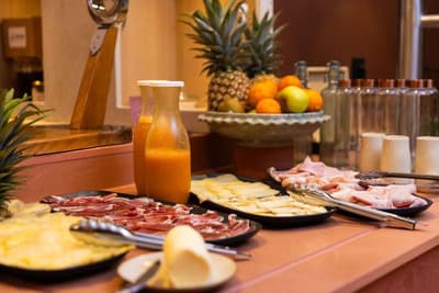 Serra Boutique Ha Tel