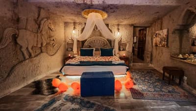 Bayar Cave Suites