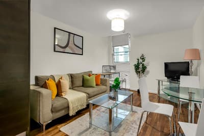 Lamb's Passage Elegant One Bed Apartment