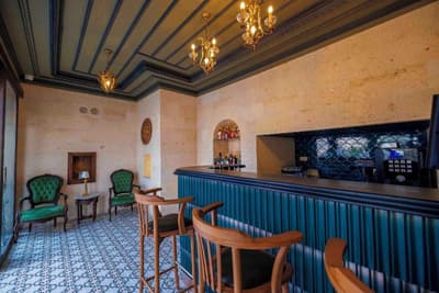 Signature Cave Premium Suites