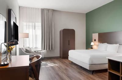 La Quinta Inn and Suites by Wyndham Lincoln