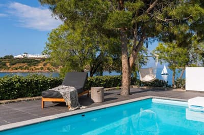 Minos Beach Art Hotel