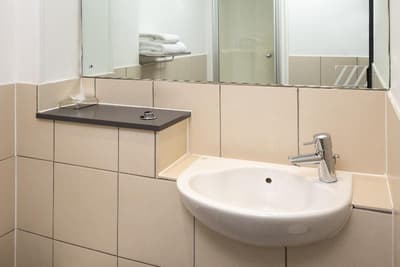 Roomzzz Leeds City West