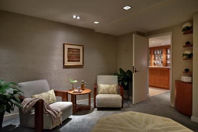 Ka La’i Waikiki Beach, a Hilton LXR Hotel