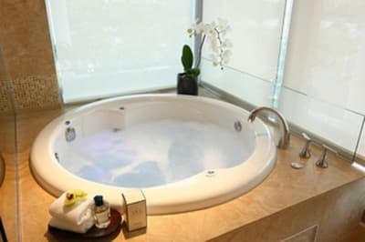 Ka La’i Waikiki Beach, a Hilton LXR Hotel