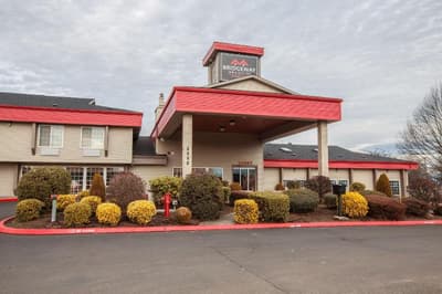 Bridgeway Inn & Suites Portland Airport