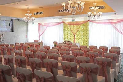 Pinewood Hotel