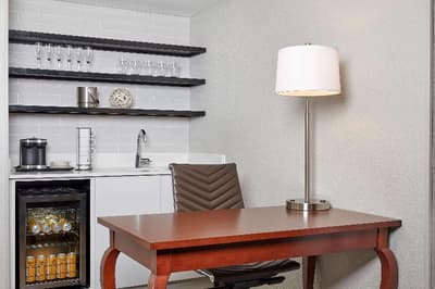 DoubleTree Suites Hotel Nashville Airport