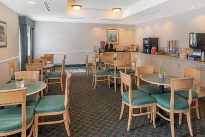 La Quinta Inn & Suites  Fort Myers Airport