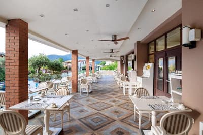 Alexandra Golden Boutique