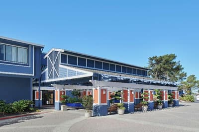 DoubleTree by Hilton Hotel Berkeley Marina