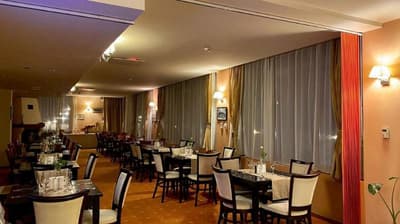 Hotel Oxford Inns & Suites