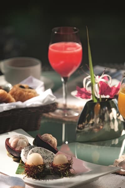 Constance Halaveli Resort