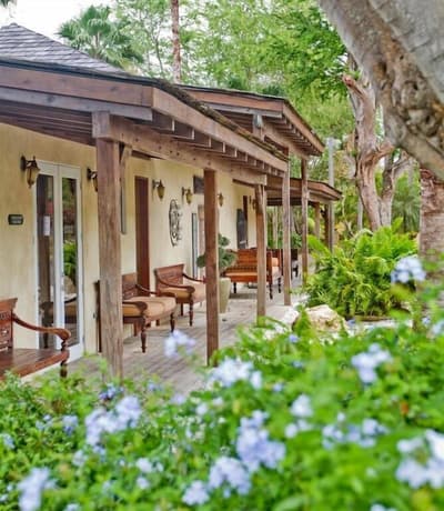 Villa Montana Beach Resort