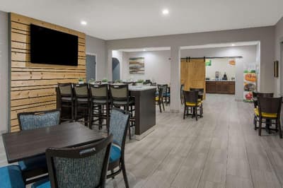 Quality Inn & Suites Roanoke - Fort Worth North