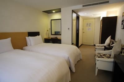 Hotel B
