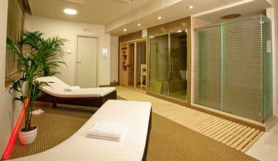 Breaking Business Hotel