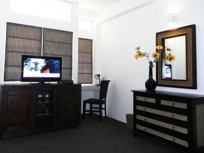 St. Lachlan Hotel & Suites