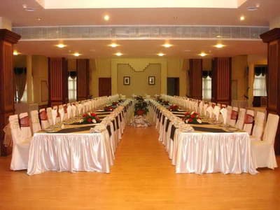 Le Grande Plaza Hotel