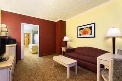Baymont by Wyndham Tampa Near Busch Gardens
