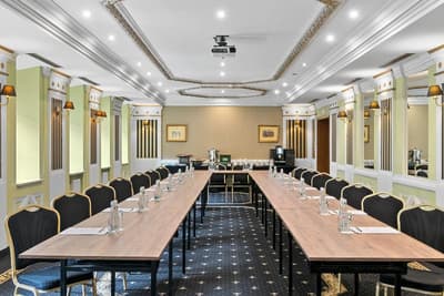 Diament Arsenal Palace