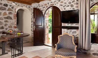 Lava Suites & Lounge