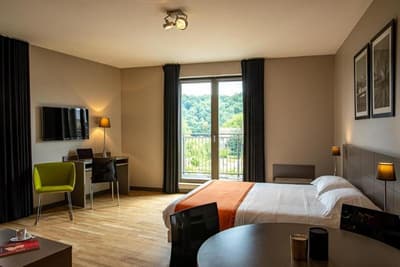 Adonis Lyon Dock Ouest